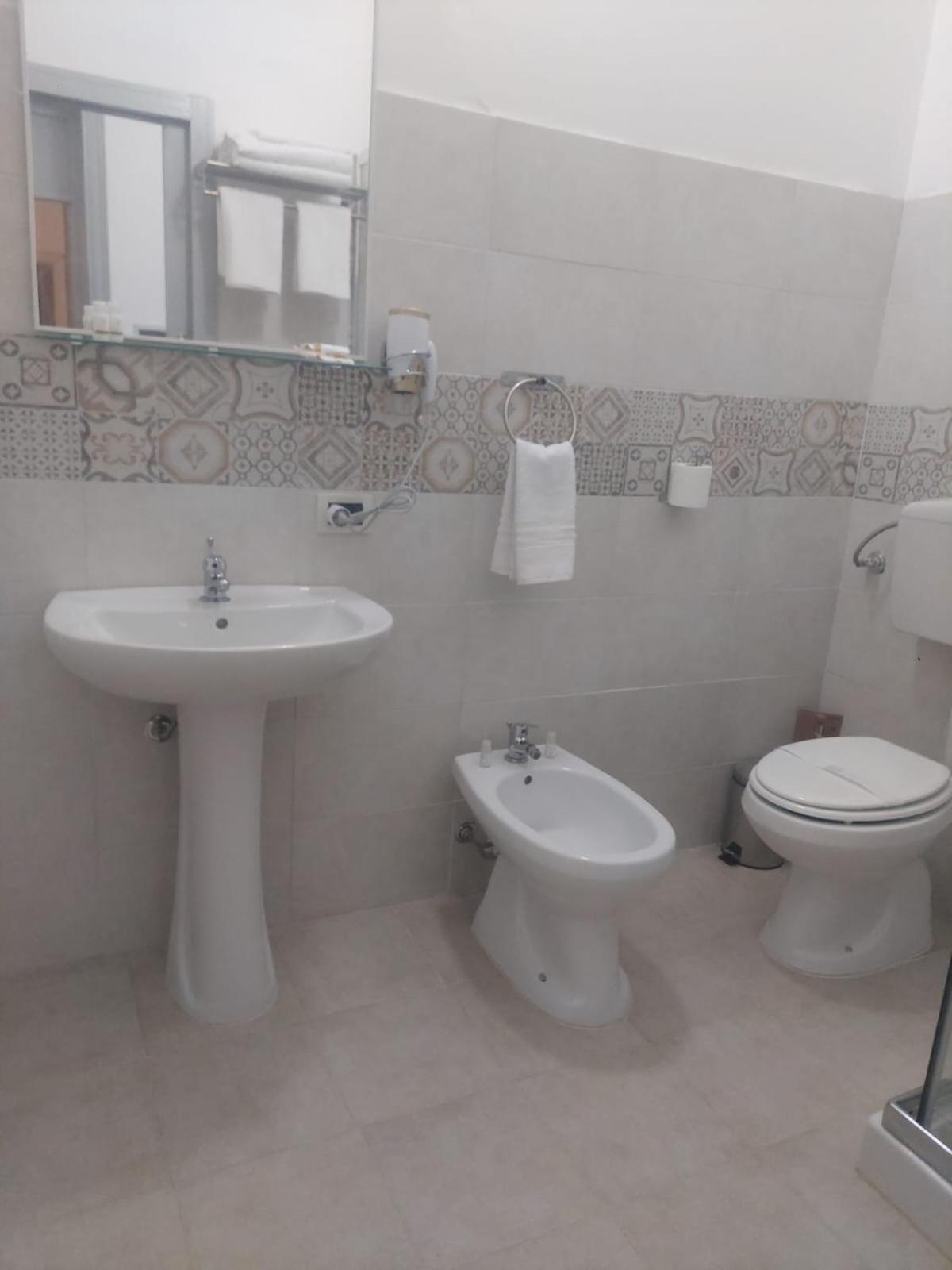 Guest House Lamphotel Militello Palermo Esterno foto