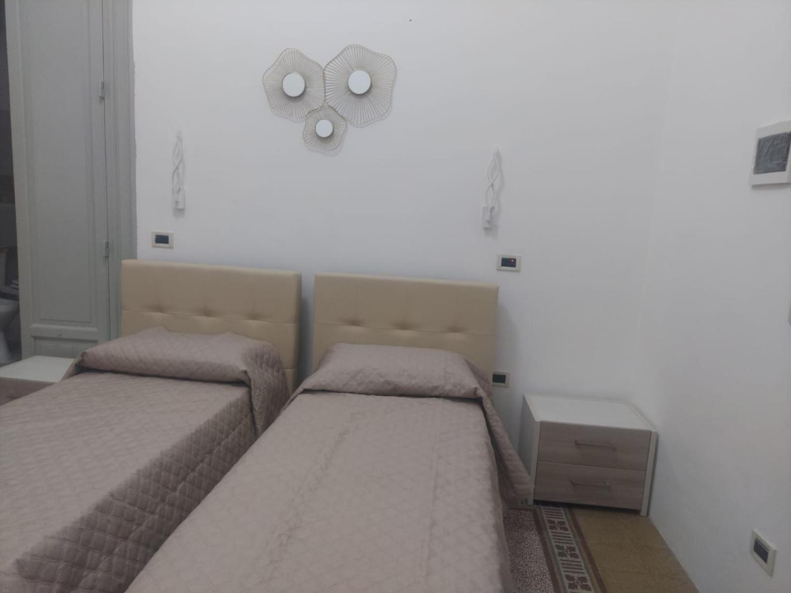Guest House Lamphotel Militello Palermo Esterno foto