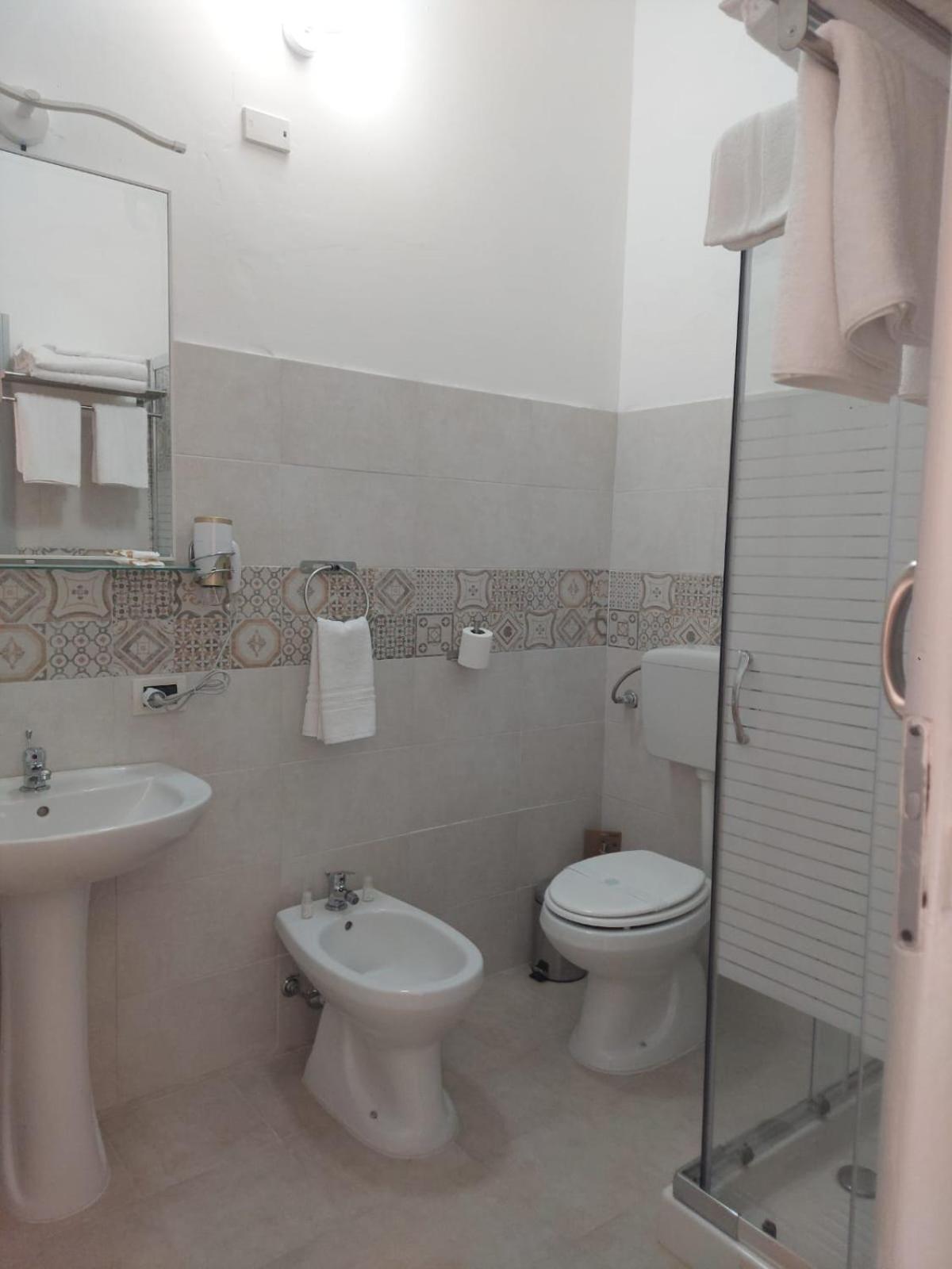 Guest House Lamphotel Militello Palermo Esterno foto